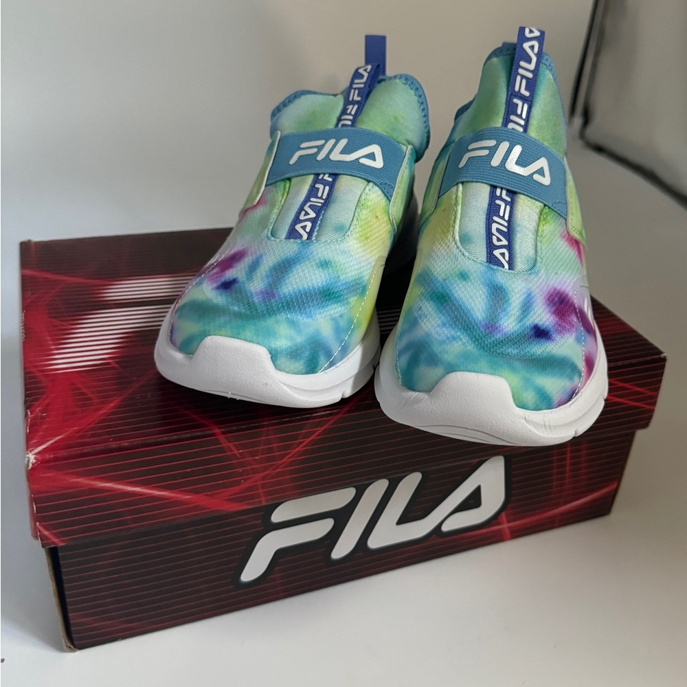 Girl’s gym shoes